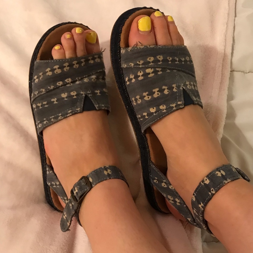 Tom’s sandals